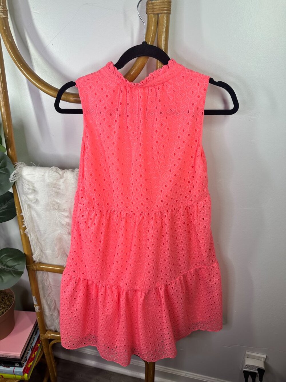 Lilly Pulizter Coral Eyelet Novella Swing Dress sz XS - Picture 5 of 5